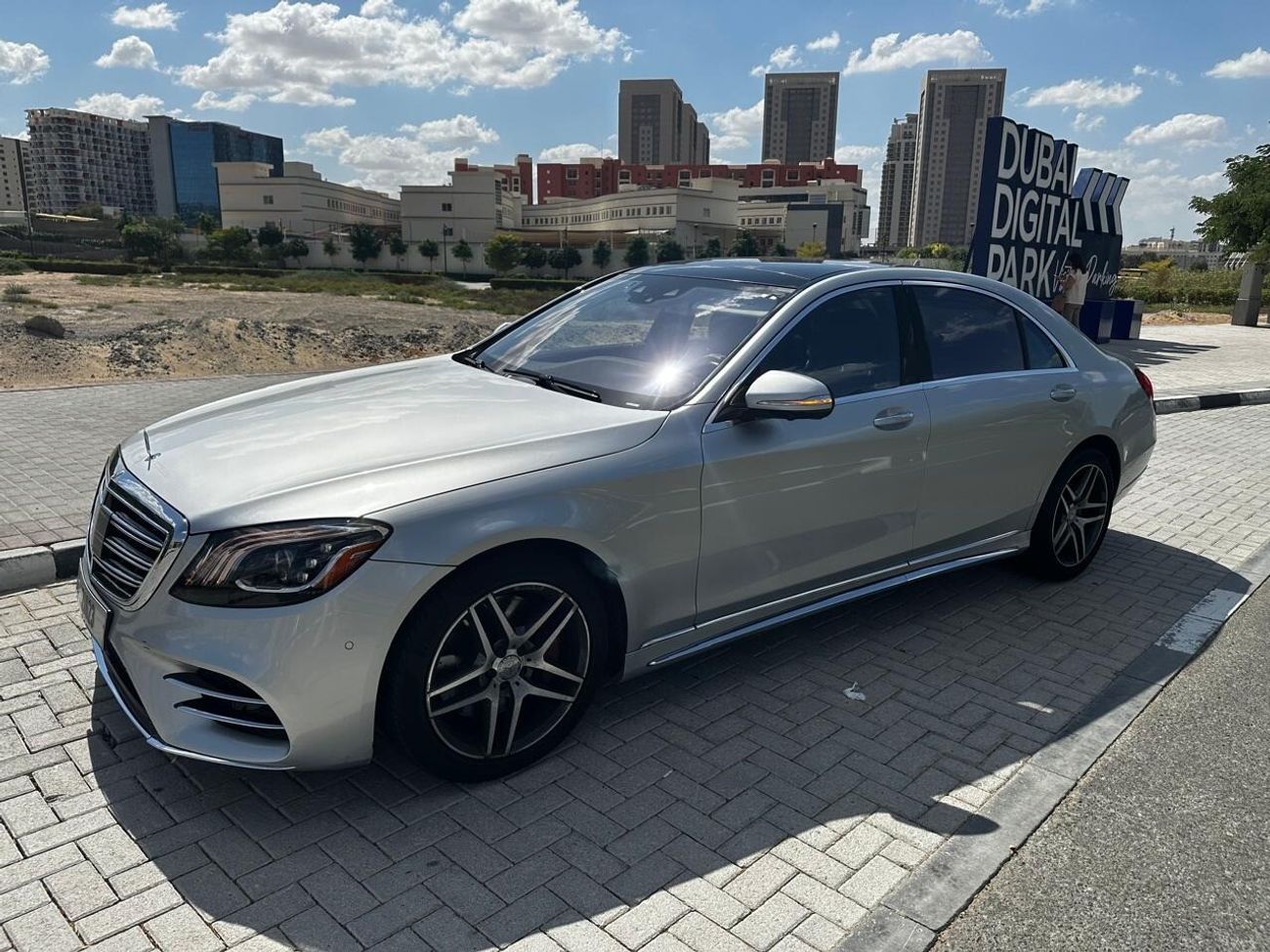 Mercedes-Benz S 560 Std 4.0L (463 HP)