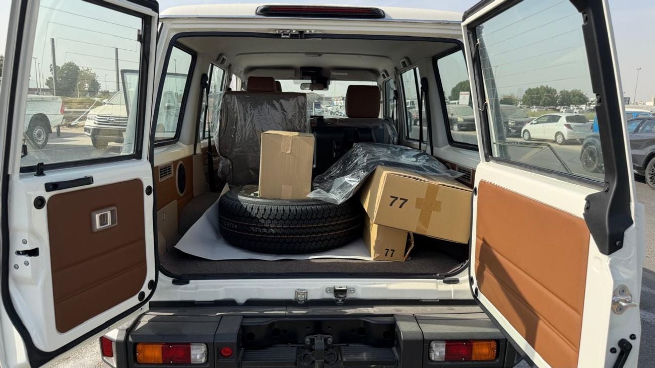 تويوتا لاند كروزر 70 Toyota Land Cruiser hard Top LC76 2.8 AT full option Oman 2025