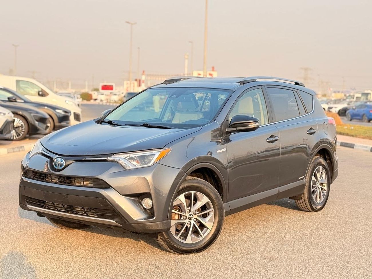 Toyota RAV4 Hybrid XLE 2.5L full option