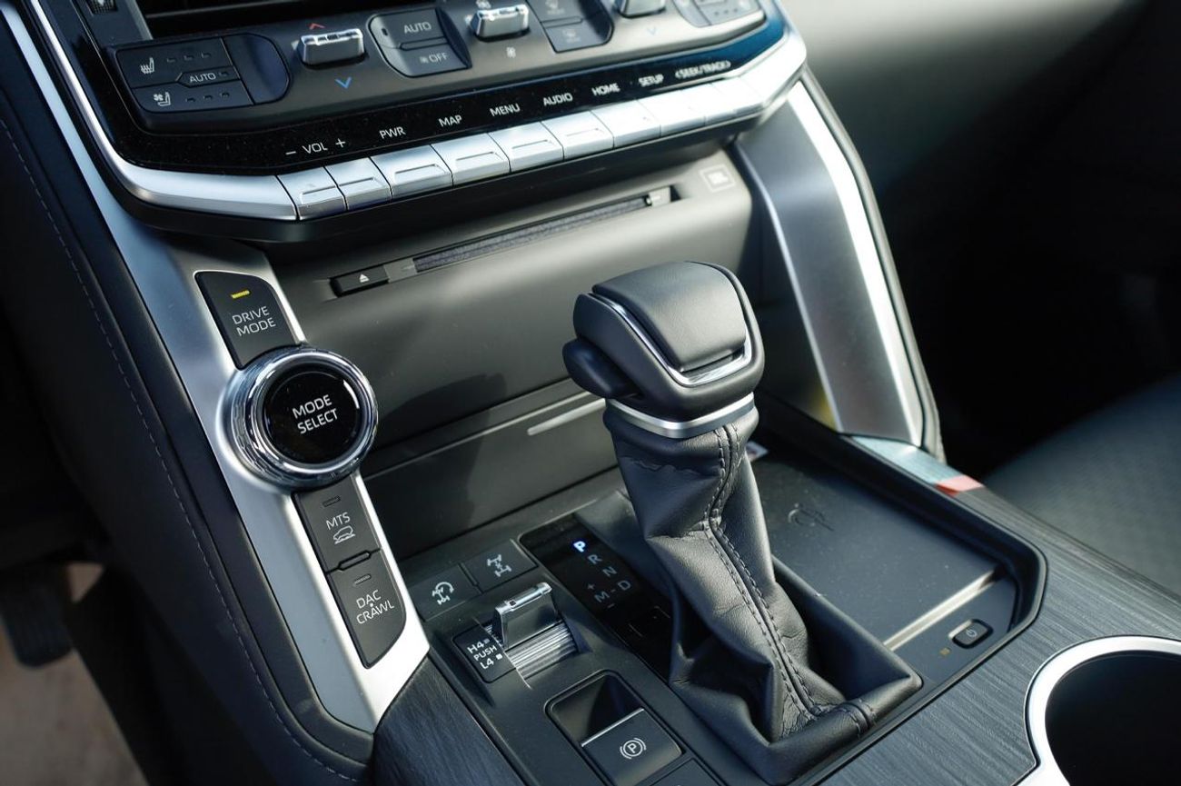 تويوتا لاند كروزر TOYOTA LANDCRUISER 300 3.3L DIESEL ZX 7 AUTO