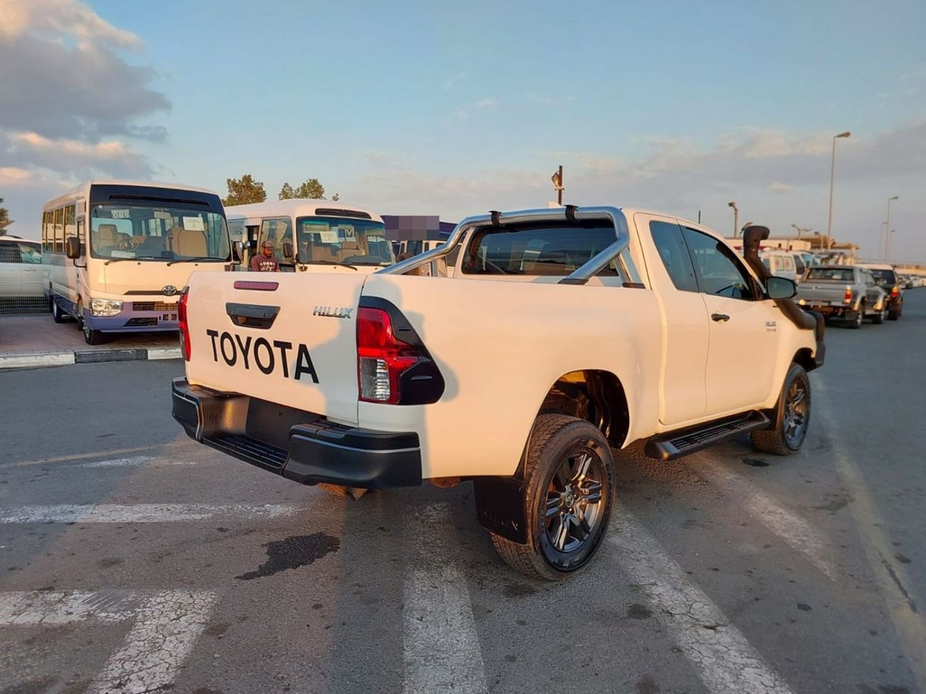 تويوتا هيلوكس TOYOTA HILUX PICKUP RHD 2022 MODEL 2.8 L DIESEL AUTOMATIC(PM73616)