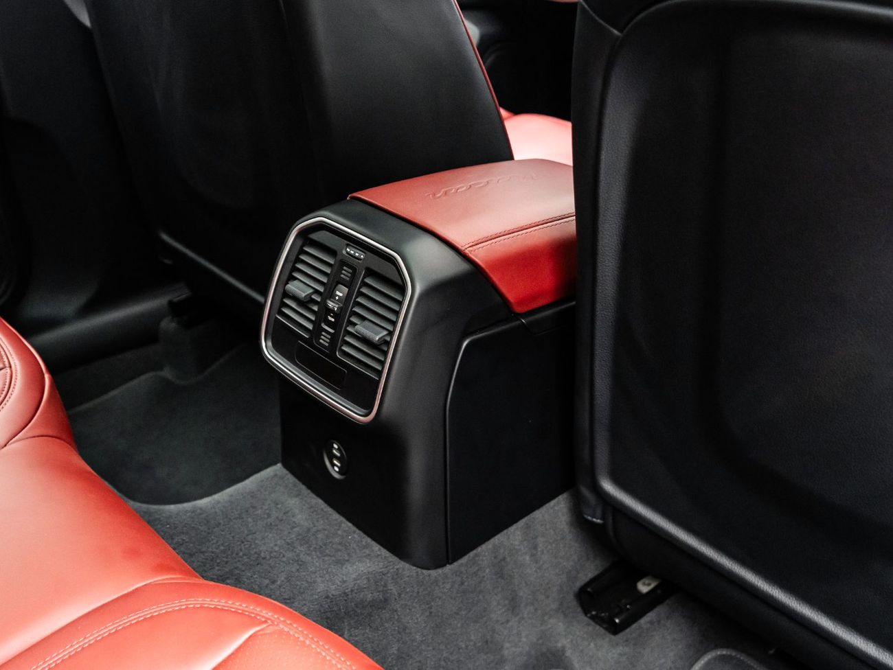 Porsche Macan Std 2.0L (252 HP) 2024 Porsche Macan, 2.0L TC I4, 4WD, 248 bhp, 7 Speed Automatic