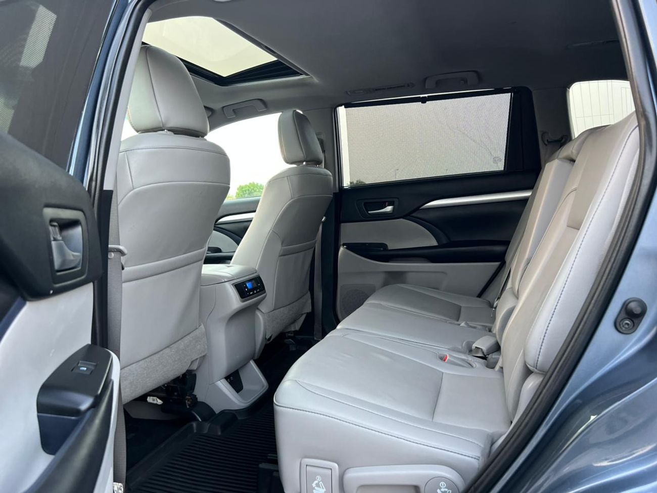 Toyota Highlander 2019 Toyota Highlander Hybrid XLE Full Option -3.5L V6-AWD 4x4 - Sunroof-Leather seat-Rear Camera -