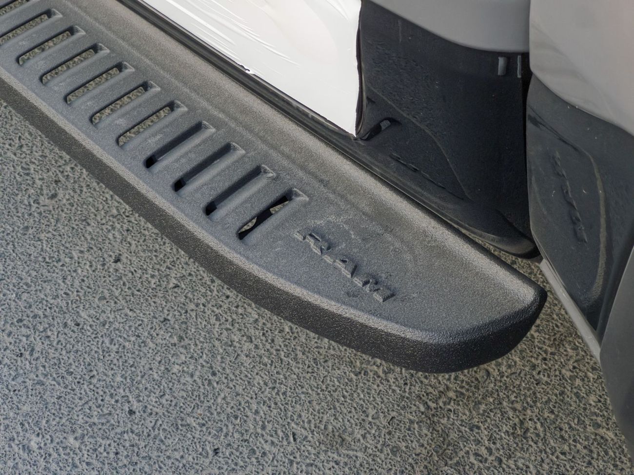 رام 1500 EXPORT PRICE - RAM RHO 3.0L TT HO - Silver (FULL OPTION)