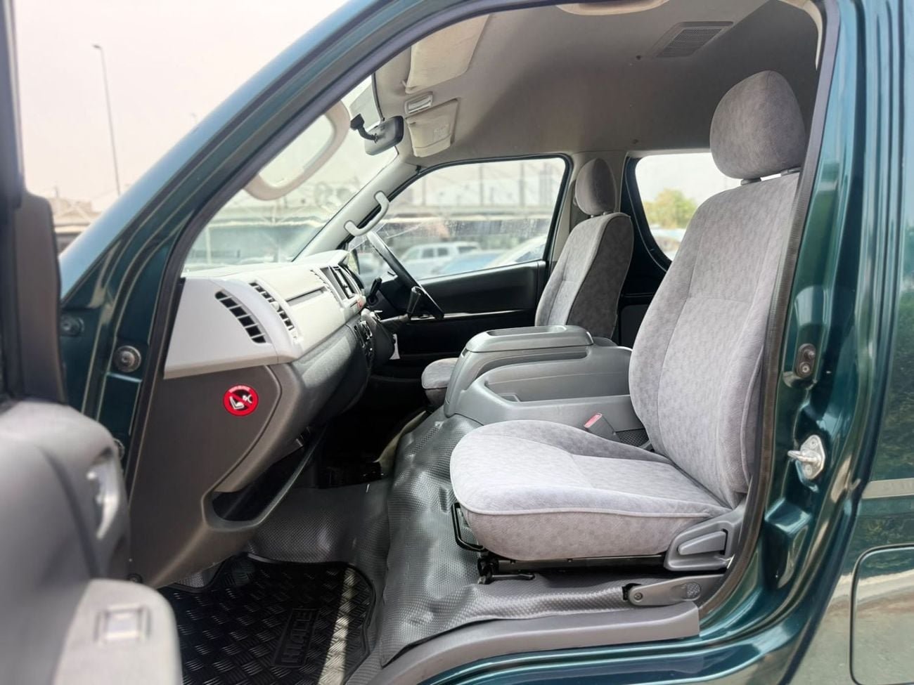 تويوتا هاياس 3.0 Diesel Engine - MT - 2WD