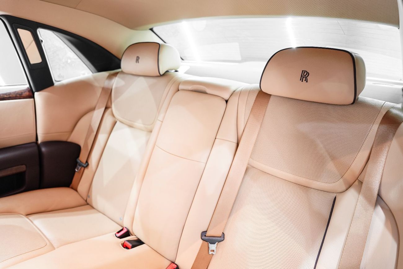 Rolls-Royce Ghost Std 6.6L Series II, Silver Satin Bonnet, Rear Entertainment, Starlight, Very Low KM, GCC Spec!!