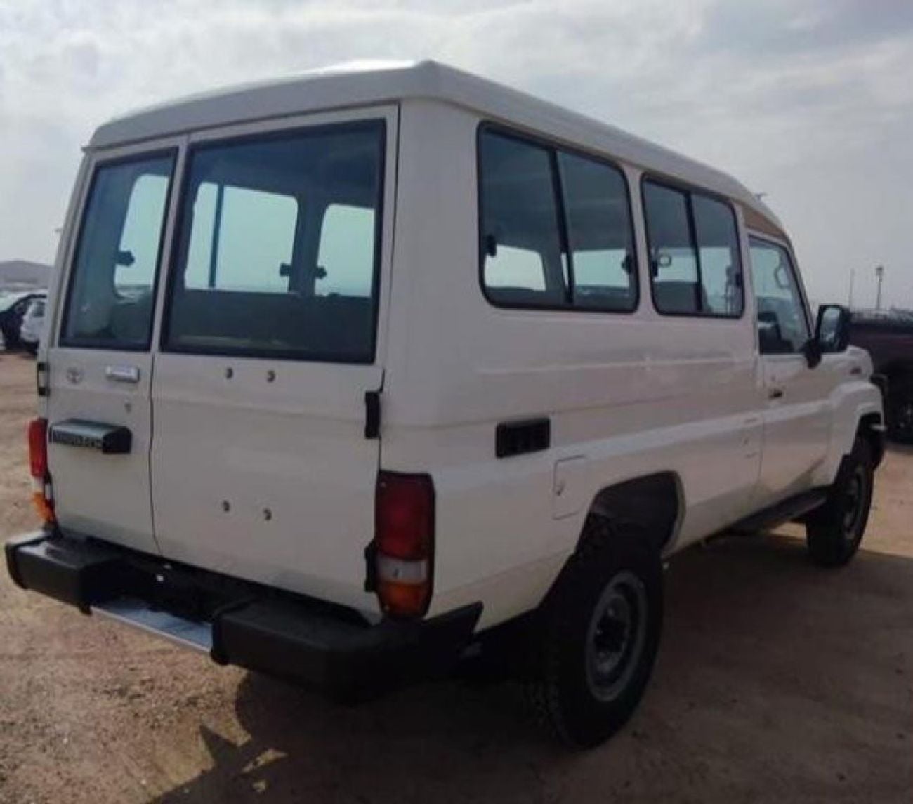 تويوتا لاند كروزر بيك آب TOYOTA LANDCRUISER STEEL ROOF VAN ( HZJ) LC78