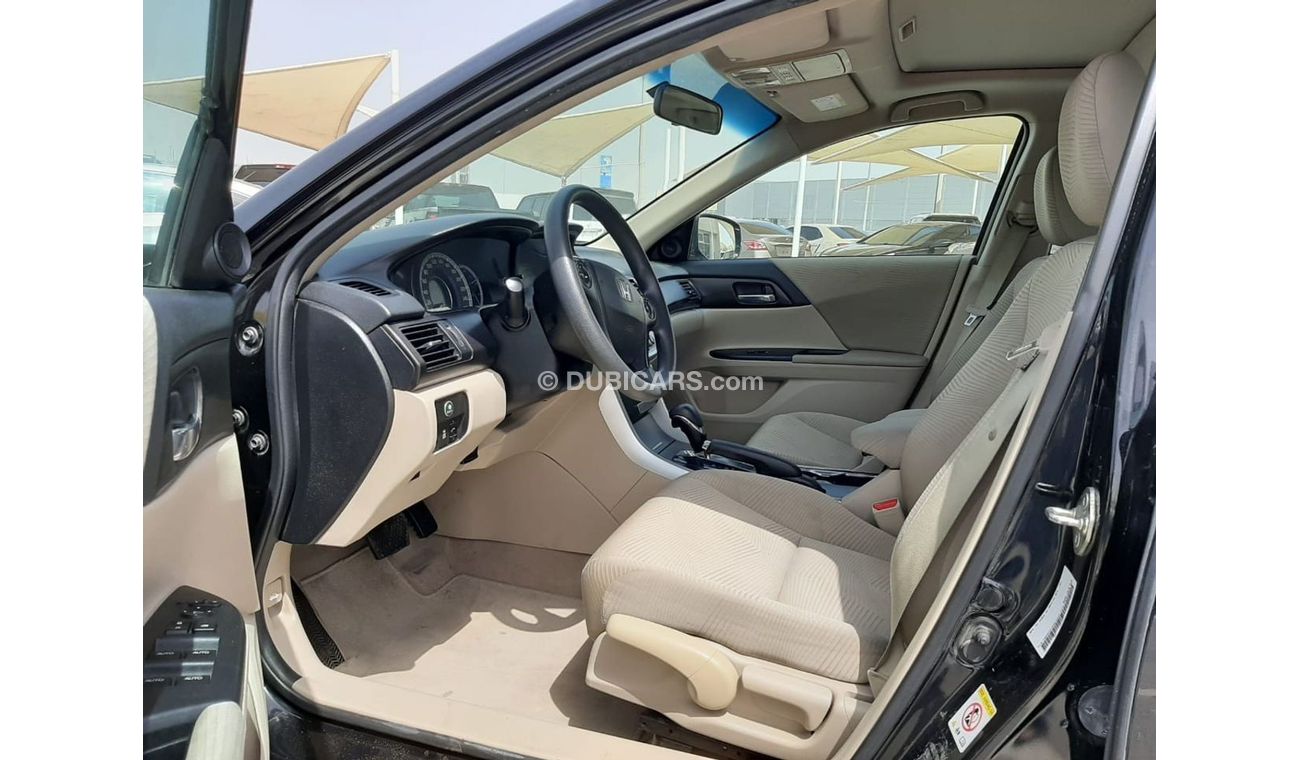 هوندا أكورد سياره نظيفه جدا بحاله ممتازه بدون حوادث