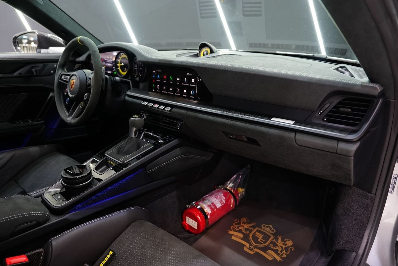 Porsche 911 GT3 RS 4.0L (520 HP) Coupe Weissach Pack, Full Carbon, Ceramic Brakes, Dealer Warranty Till 23/02/20