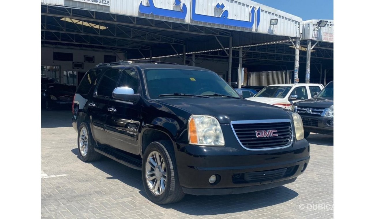 GMC Yukon 2009 GCC model, 8 cylinder, automatic transmission, odometer 330000km