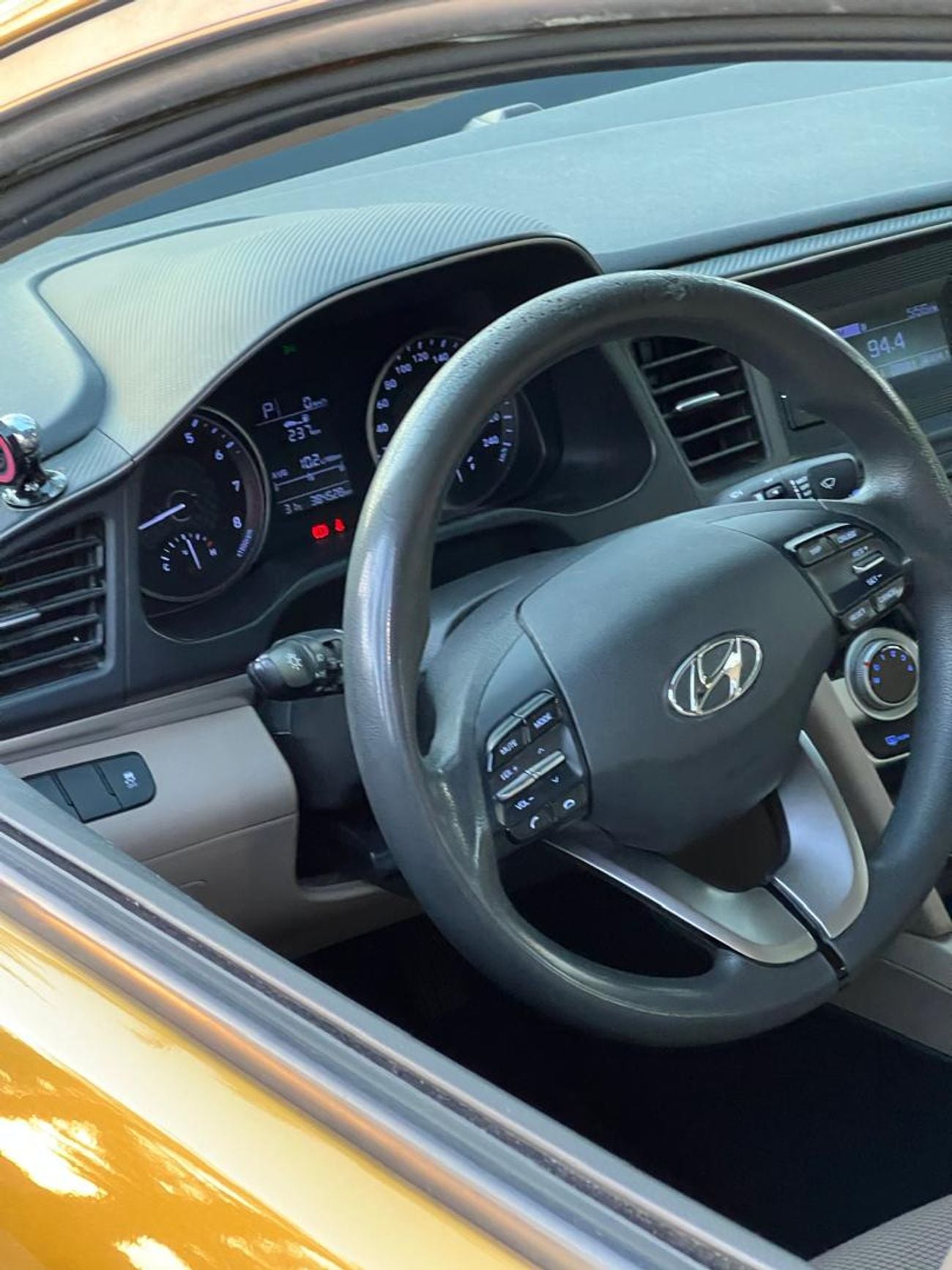 Hyundai Elantra Standard 2.0L GCC 2.0L