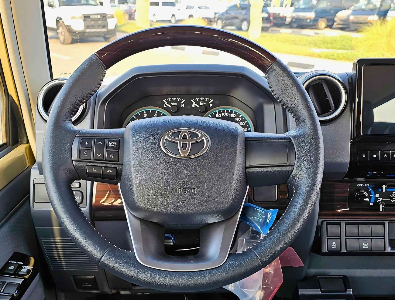 Toyota Land Cruiser 70 4.0L PETROL V6, WOOD,STEERING / WINCH SNORKEL,HIGH OPTION (CODE# 68030)