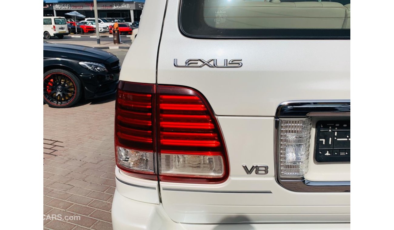 Lexus LX 470 .