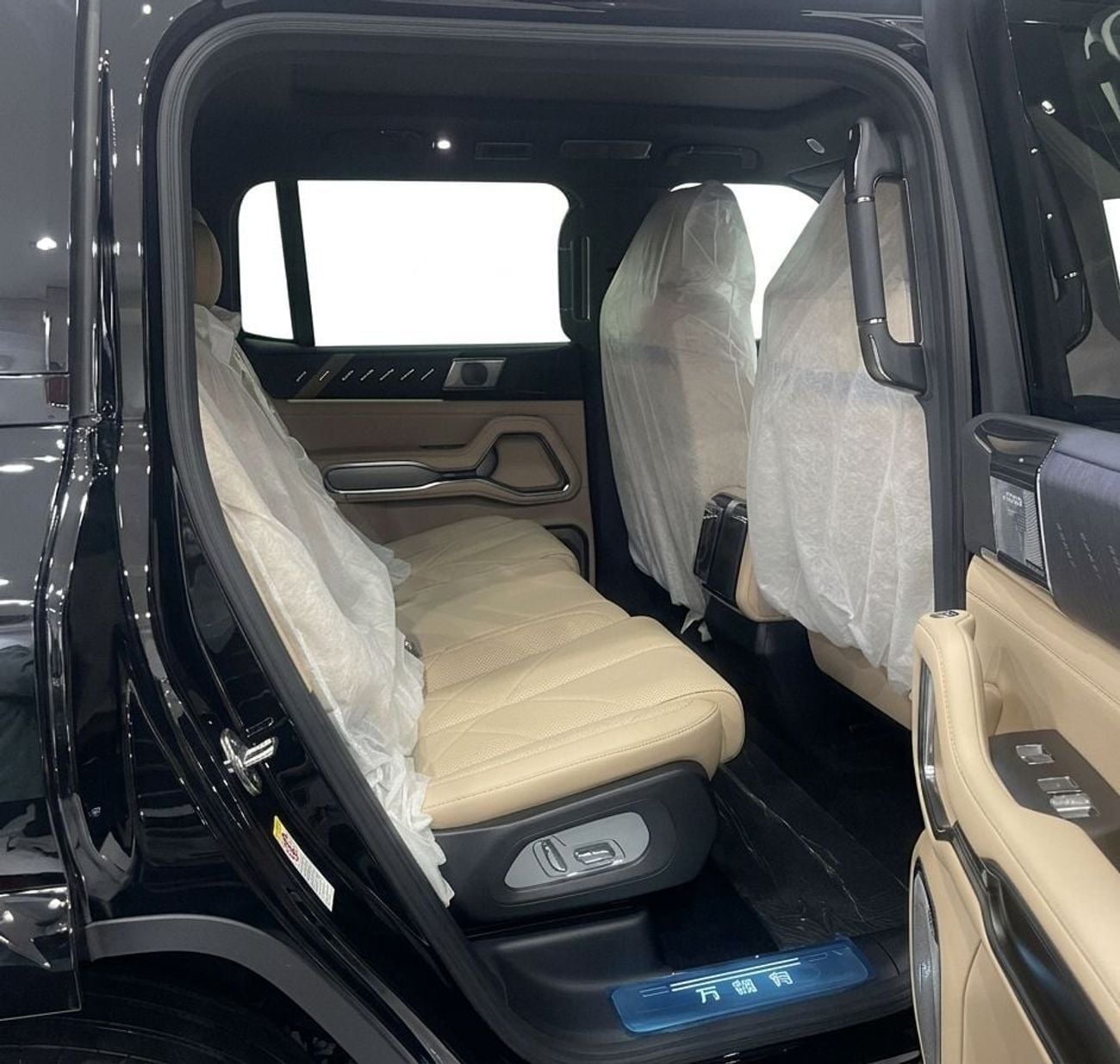 BYD Leopard 8 FLAGSHIP (NGCC) DELUX (NGCC) Smart and Brave Flagship Edition (7 Seats)