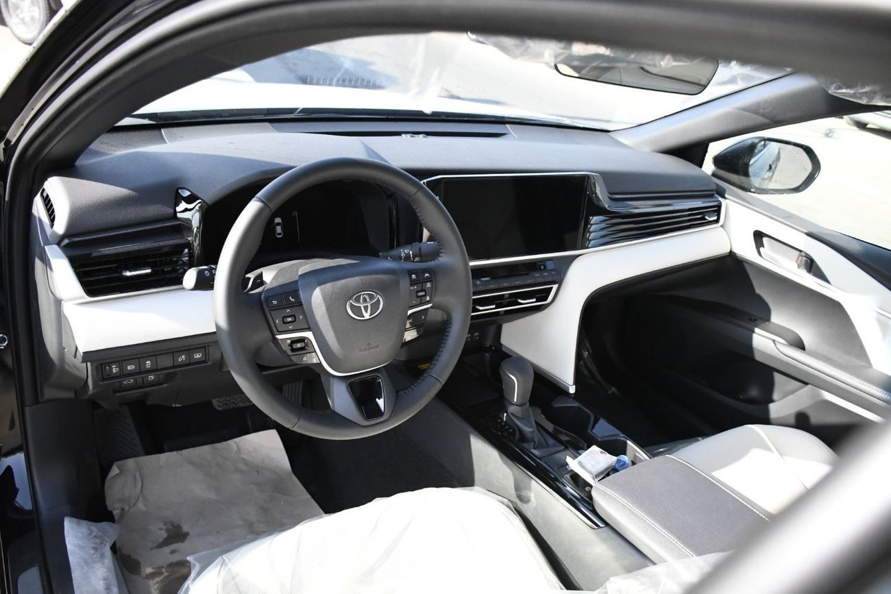 Toyota Camry Toyota Camry GLE 2.5L Petrol Panoramic Roof ( READY STOCK )