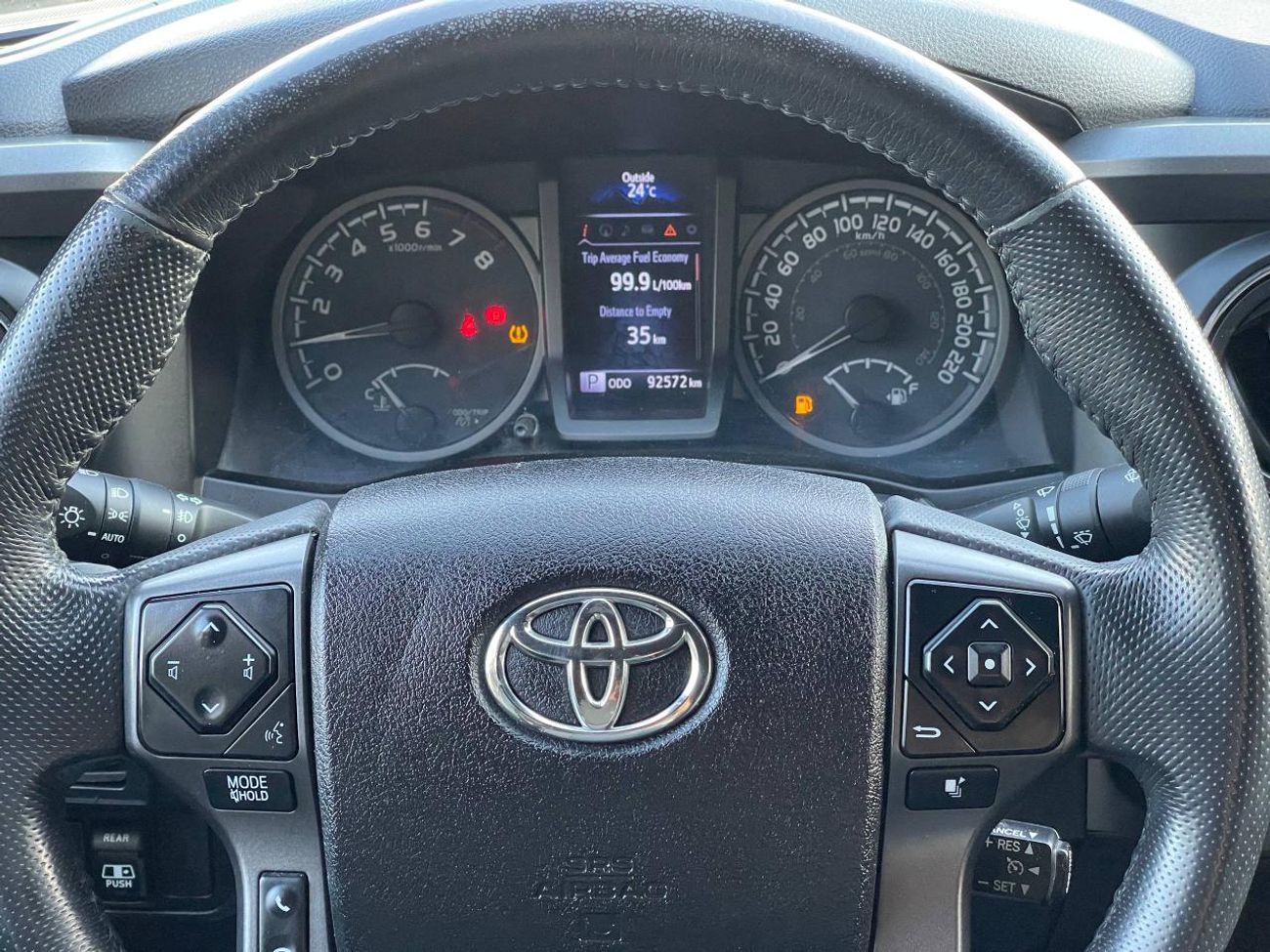 تويوتا تاكوما TRD / V6 / طويل / دخول بدون مفتاح / تشغيل بدون مفتاح / شاشة كبيرة / بحالة ممتازة