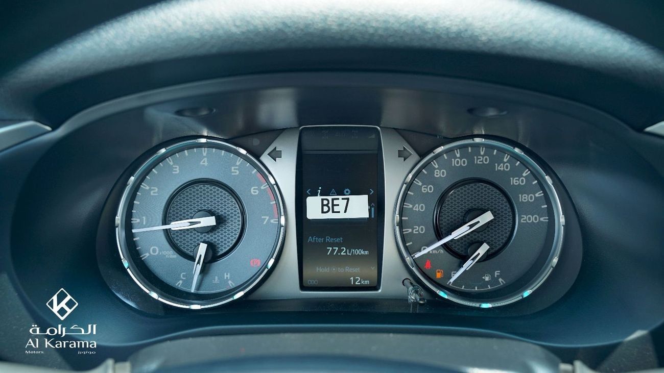 Toyota Hilux 2.7 SR5 | 4x4 MANUAL TRANSMISSION | GCC Specs |  | Climate Control | CHROME BUMPER