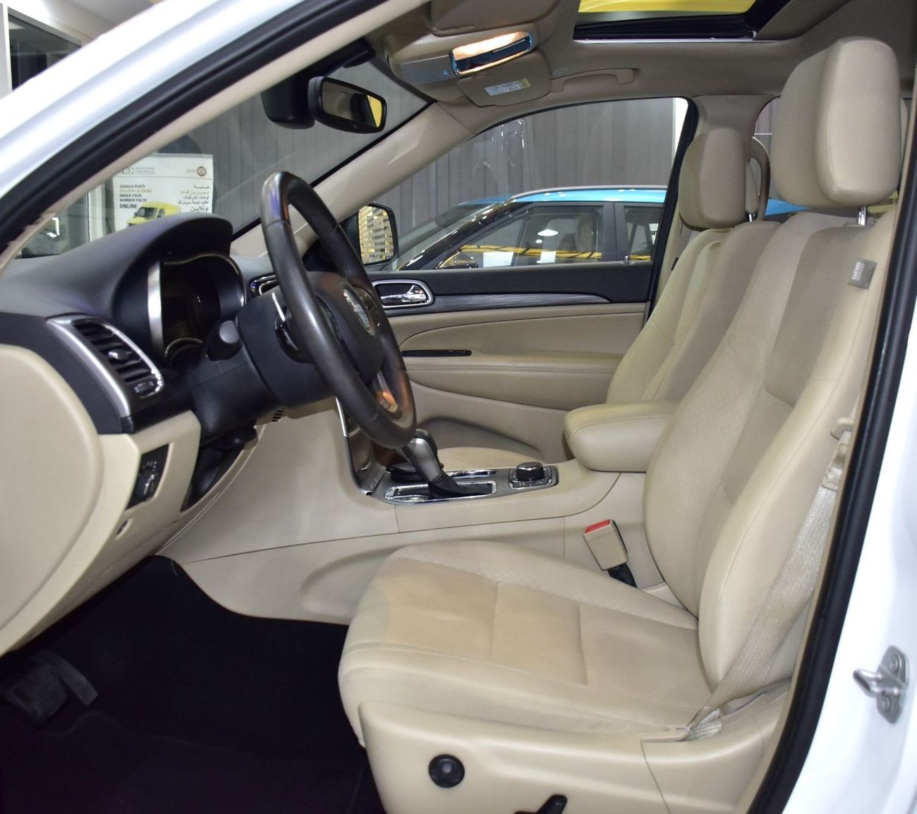 جيب جراند شيروكي EXCELLENT DEAL for our Jeep Grand Cherokee 4x4 ( 2019 Model ) in White Color GCC Specs