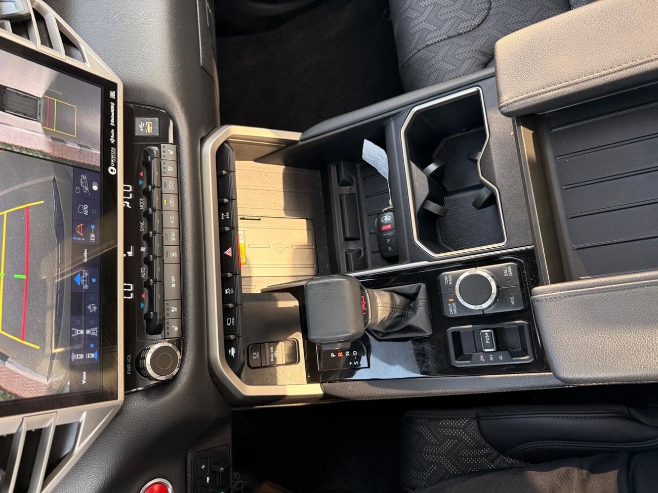 Toyota Tundra Limited Crewmax | Panoramic | 360 Camera ,Radar  leather seats Full option