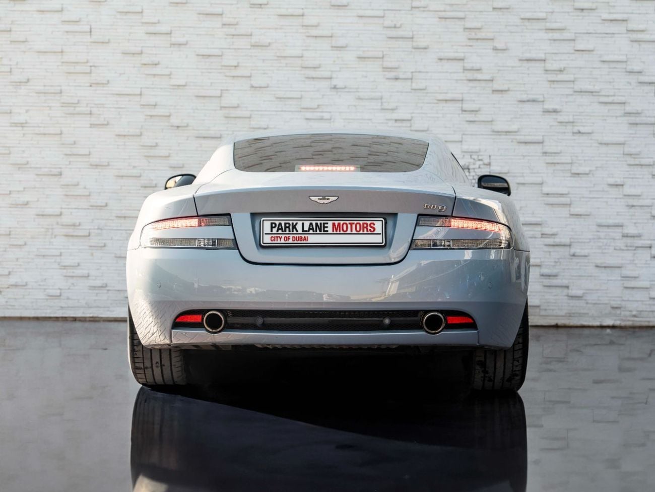 Aston Martin DB9