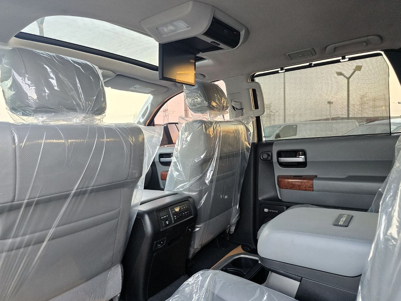 Toyota Sequoia SR5 (NON GCC) Used Toyota Sequoia 5.7L A/T V8 AWD USA Speces Black Color 2020 Model