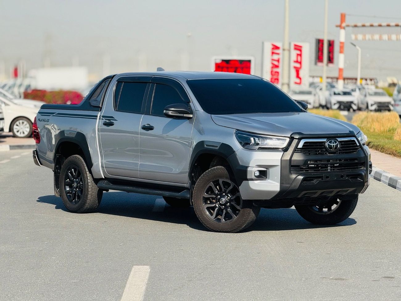 تويوتا هيلوكس TOYOTA HILUX ROGUED FULL OPTION TOP OF THE RANGE RHD