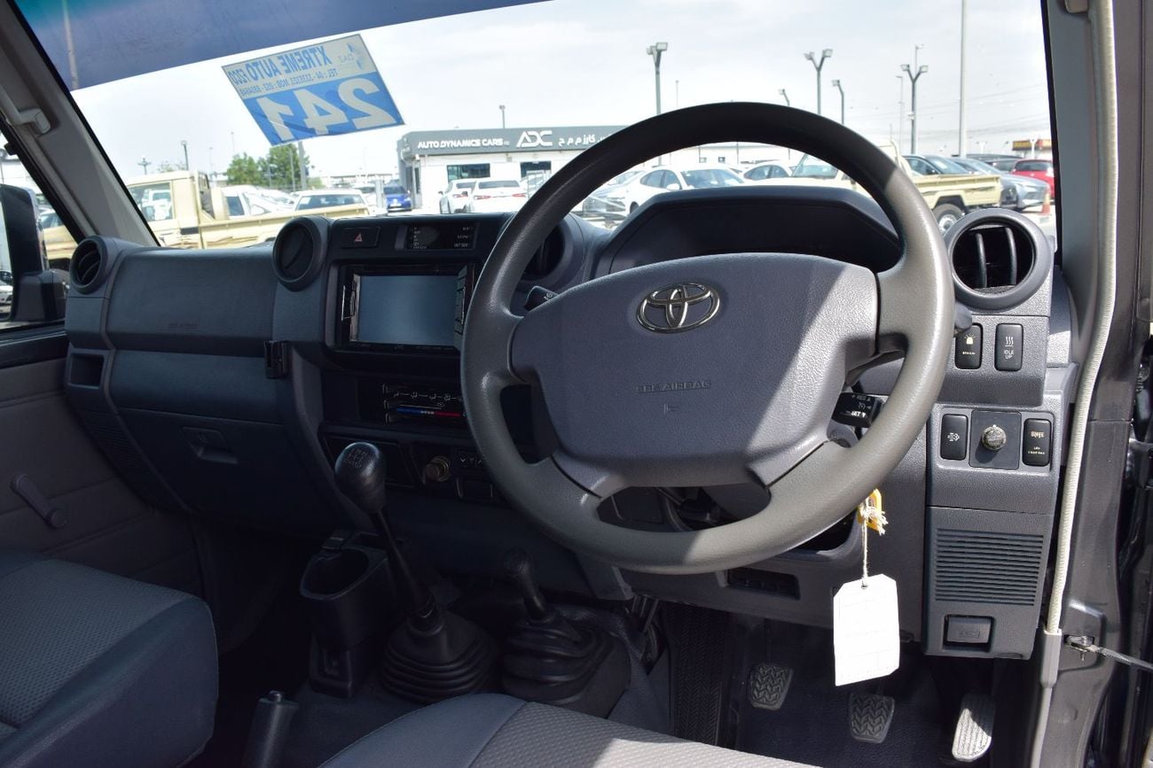 تويوتا لاند كروزر بيك آب 4.5L diesel Manual (export Only)