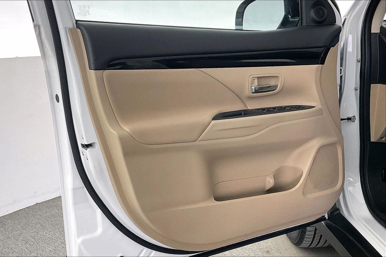 ميتسوبيشي آوتلاندر 2.5 GLX AUTO 4WD 7SEAT ML FABRIC SEATS | شامل الضمان | 0 ﺪﻔﻋﺓ ﺃﻮﻟﻯ