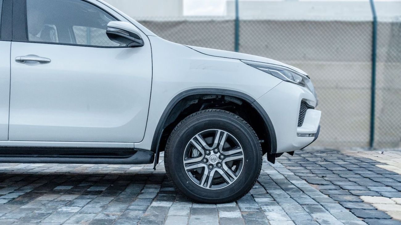 Toyota Fortuner EXR 2026 Toyota Fortuner GX 2.7L AT Petrol (White-Tan) RWD