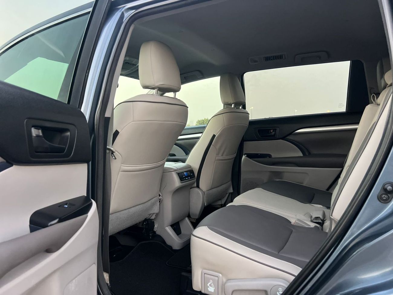 تويوتا هايلاندر 2018 Toyota Highlander Mid Option 2.7L V4 -AWD 4x4 - Rear Camera - Leather Seat