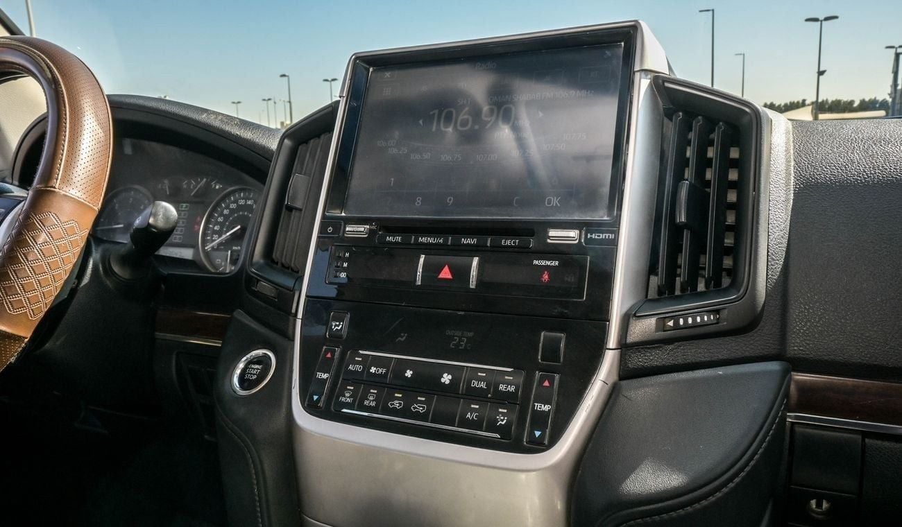 Toyota Land Cruiser GXR V8