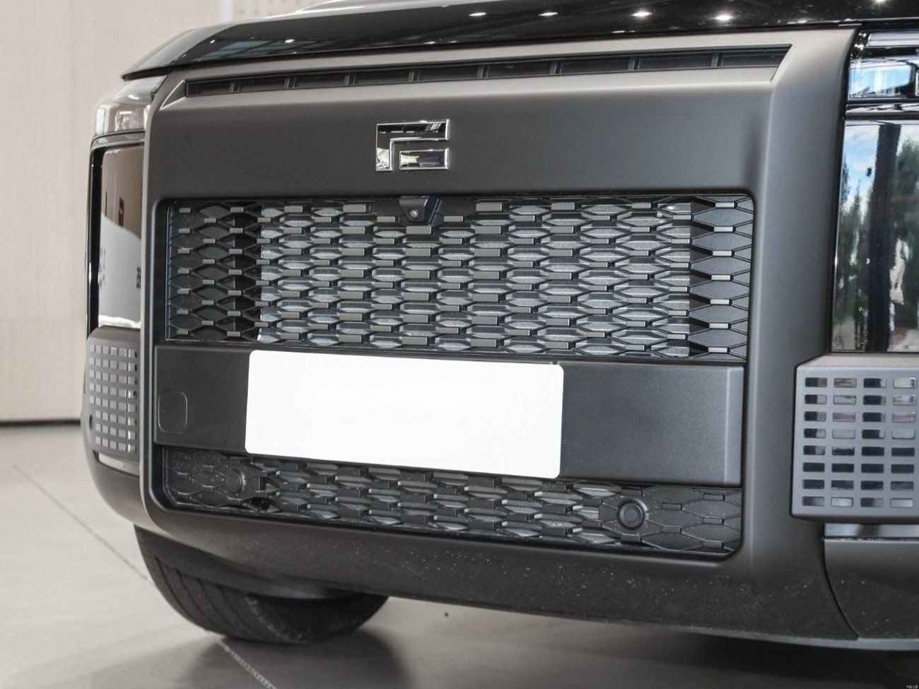 ROX 01 ROX01 2025 – Long Range, 6-Seater VIP Edition with kitchen