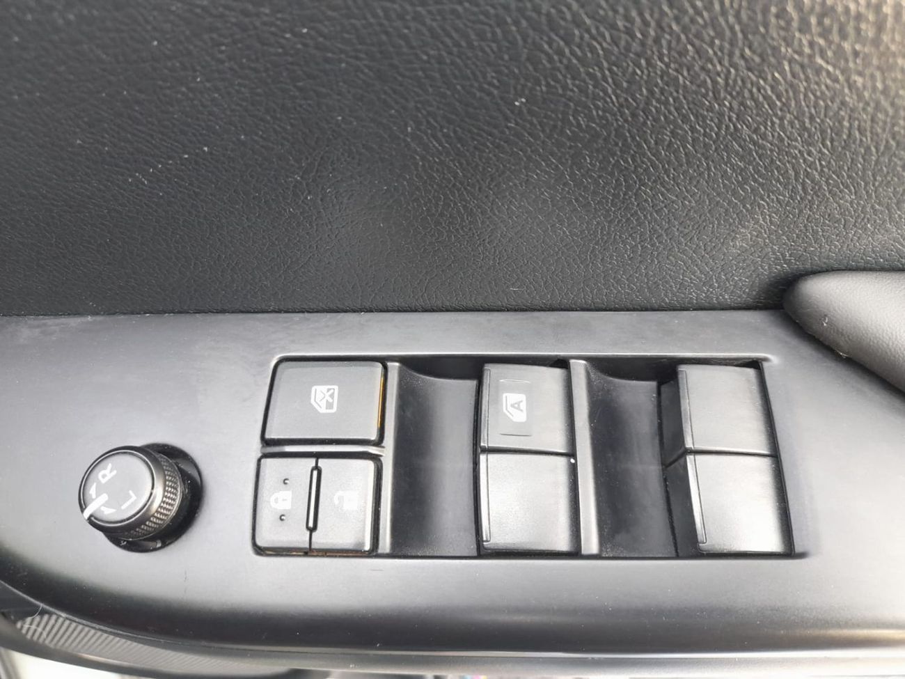 تويوتا هيلوكس Right-Hand drive 2.8 diesel Auto Full options