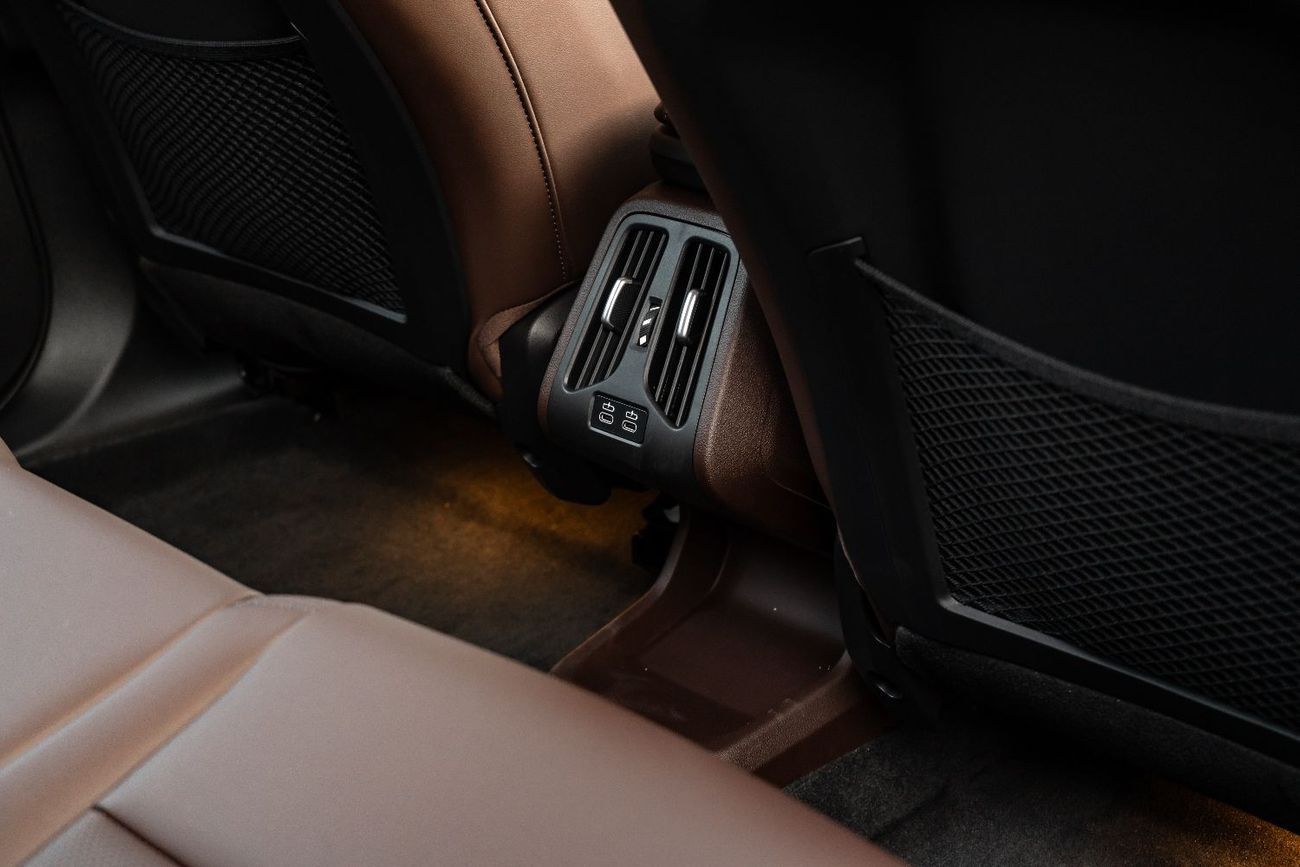 بي أم دبليو iX1 2025 | BMW IX1 XDRIVE 30LX DESIGN PACKAGE