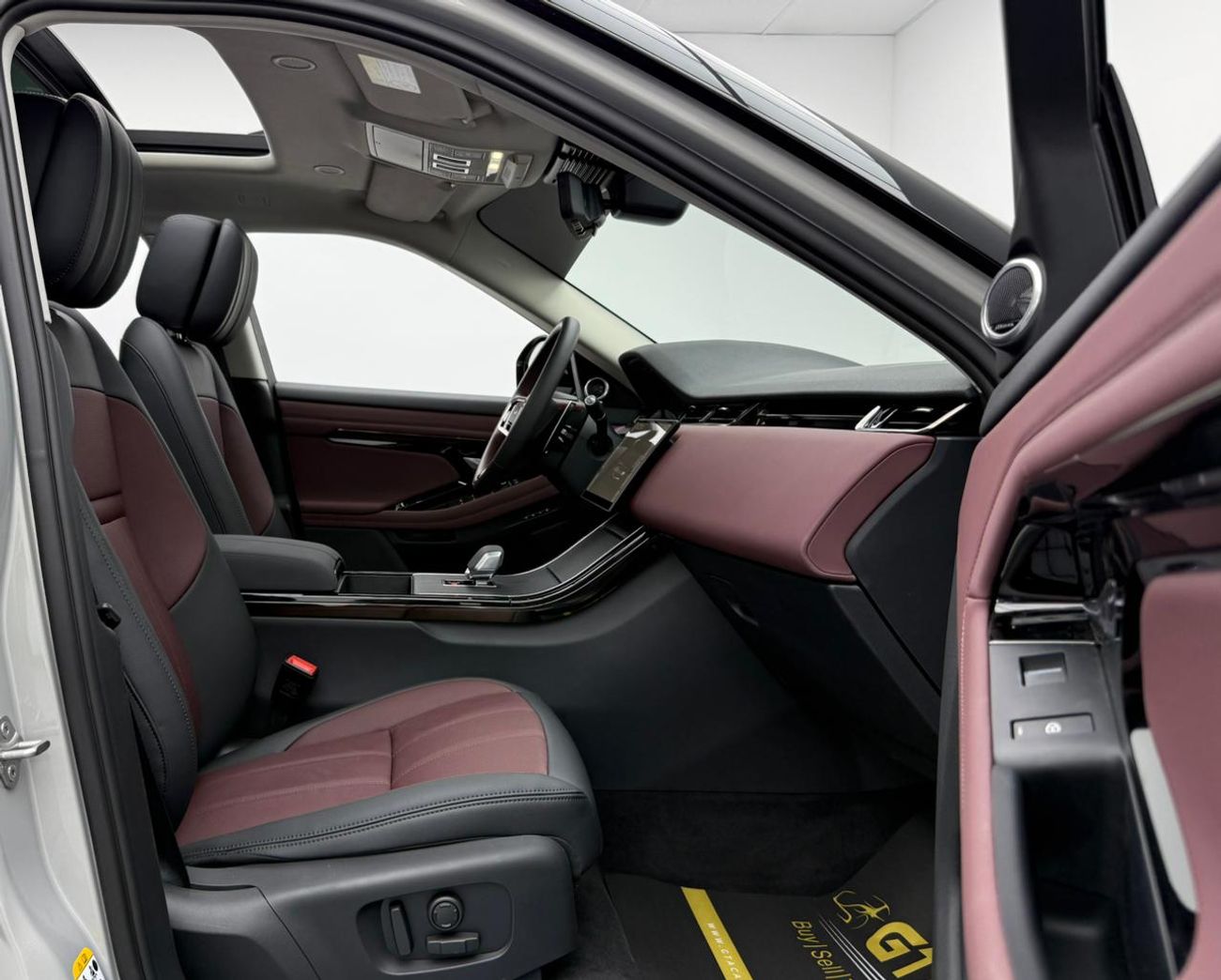 لاند روفر رانج روفر إيفوك P250 SE 2.0L 2025 Range Rover Evoque P250 SE Dynamic L, Warranty, Low Km, Excellent Condition, Chine