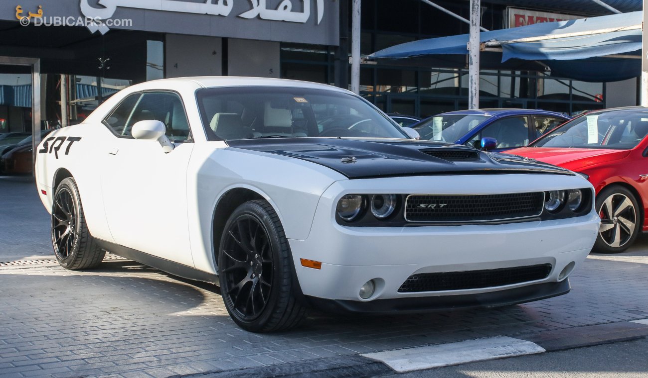 Dodge Challenger 5.7 SRT