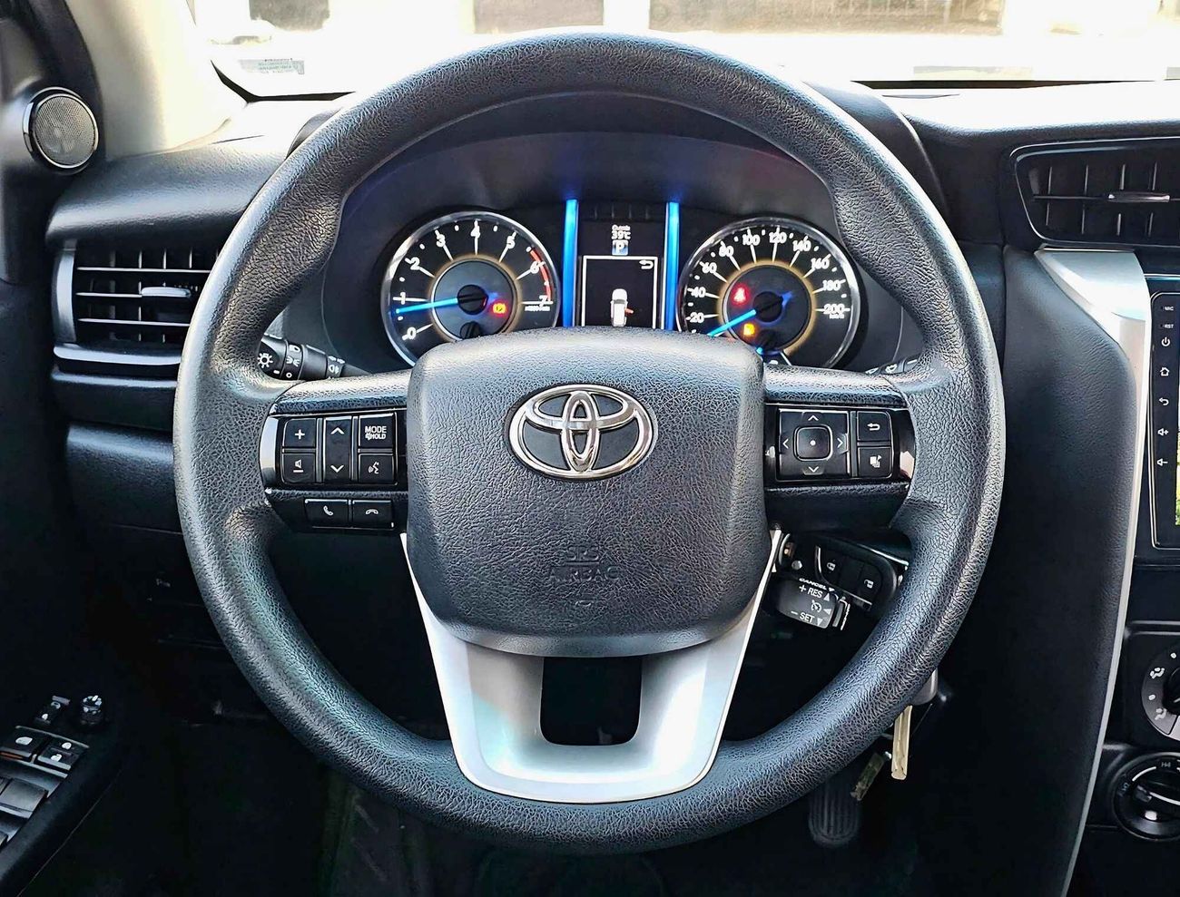 تويوتا فورتونر EXR V4/ 4WD/ LEATHER SEATS/ DVD CAMERA/ LOW MILEAGE/ 1168 MONTHLY/ LOT# 90033