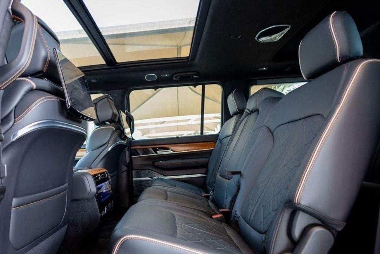 Jeep Grand Wagoneer Series III 3.0T Jeep Grand Wagoneer Series III 2023 GCC under Agency Warranty with Flexible Down-Pay