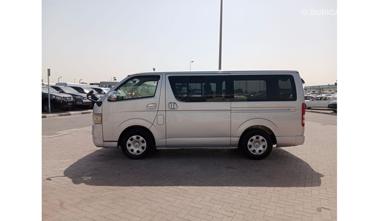 Toyota Hiace TOYOTA HIACE VAN RIGHT HAND DRIVE (PM1282)