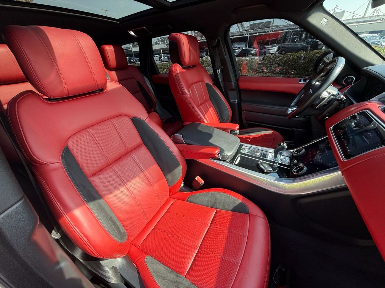 Land Rover Range Rover Sport HSE Dynamic 3.0L RANGE ROVER HSE DYNAMIC 2018 GCC V6 SUPERCHARGED SERVICE HISTORY FULL OPTIONS