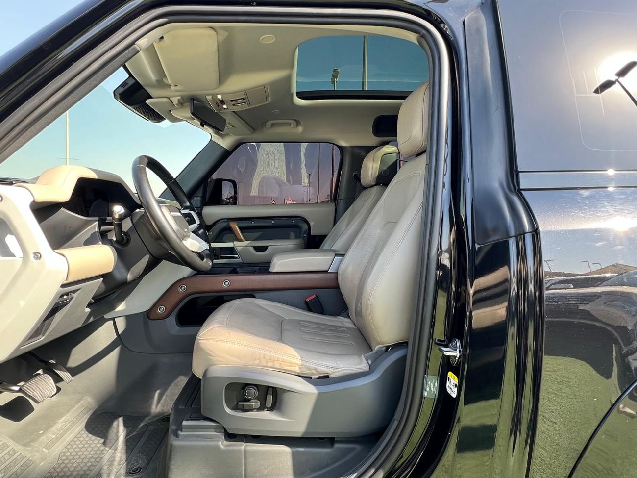 لاند روفر ديفندر P400 90 HSE 3.0L (5 Seater)