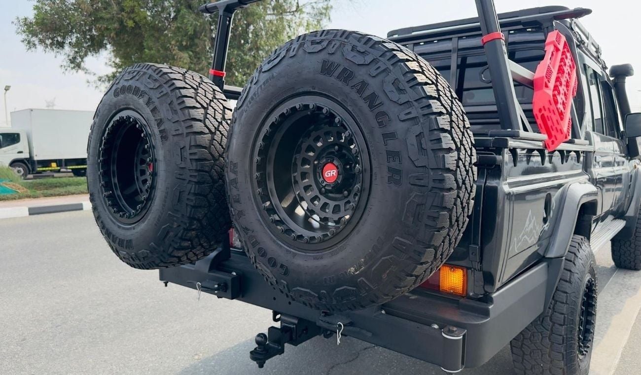 Toyota Land Cruiser Pick Up DOUBLE CABIN WITH PREMIUM ACCESSORIES MODIFICATION | RHD | 4.5L DIESEL ENGINE | (MT) | 2017