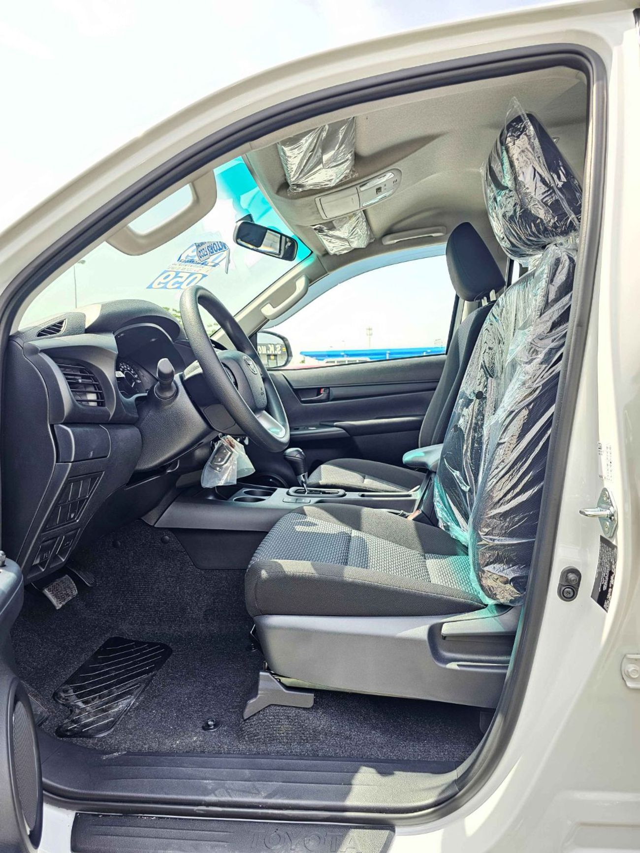 Toyota Hilux NARROW BODY / 2.7L PETROL / POWER WINDOWS / 4WD (CODE # HPDN5AV2)