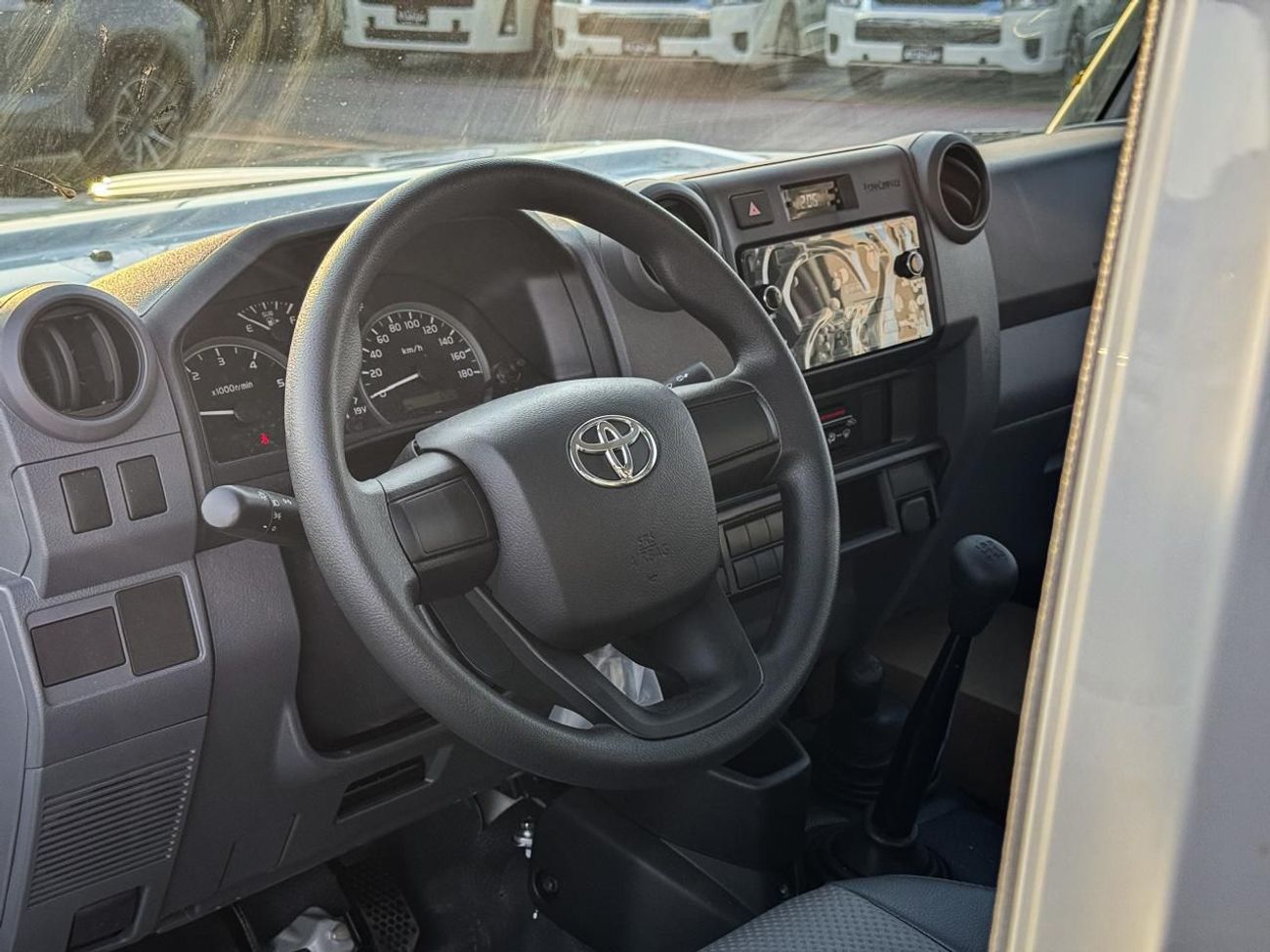 تويوتا لاند كروزر بيك آب Toyota Land Cruiser Pick Up Toyota land Cruiser pickup singel cabin Diesel 4.2L 6V M/T 4*4 basic 202