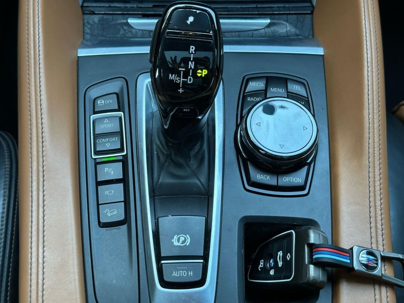 بي أم دبليو X6 50i Luxury 4.4L BMW X6 X DRIVE50i 2015 GCC FULL OPITION // PERFECT CONDITION