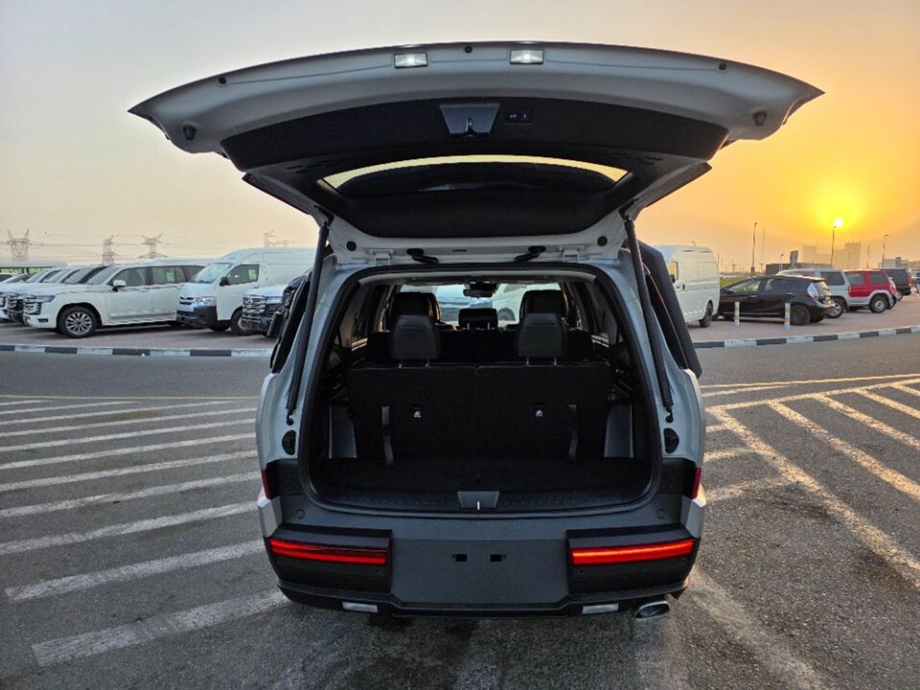 هيونداي سانتا في 2024 Model XRT full option 4x4, sunroof and 7 seater