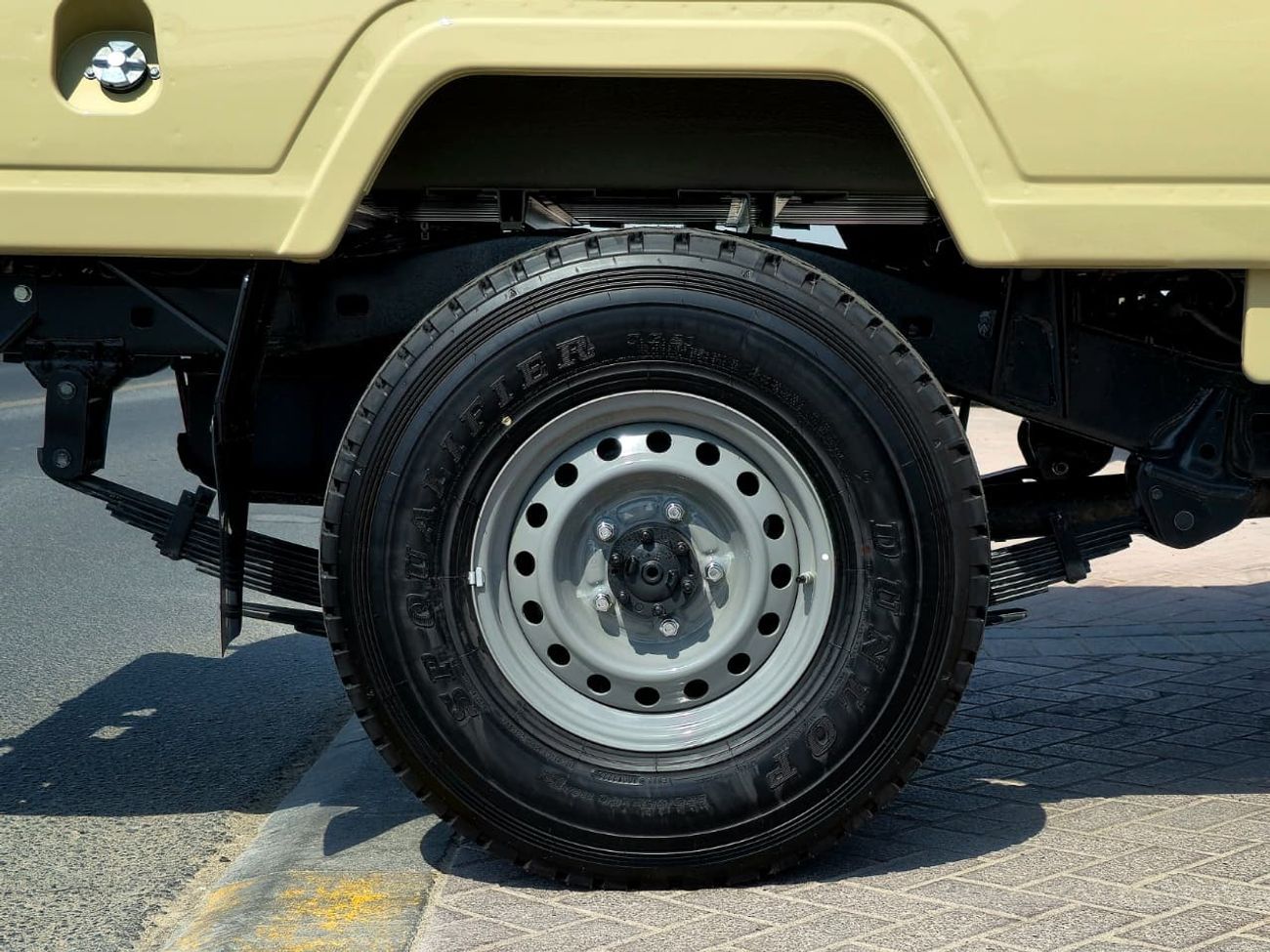 Toyota Land Cruiser Pick Up TOYOTA LC79 SINGLE CABIN PETROL 4.0 - A/T - STD - E - DIFF LOCK - 2025 MODEL - BEIGE INSIDE BEIGE - 