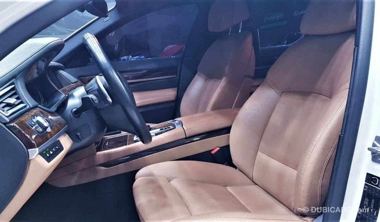 بي أم دبليو 750 BMW 750LI V8 4.4L 2013 MODEL GCC CAR IN VERY GOOD CONDITION