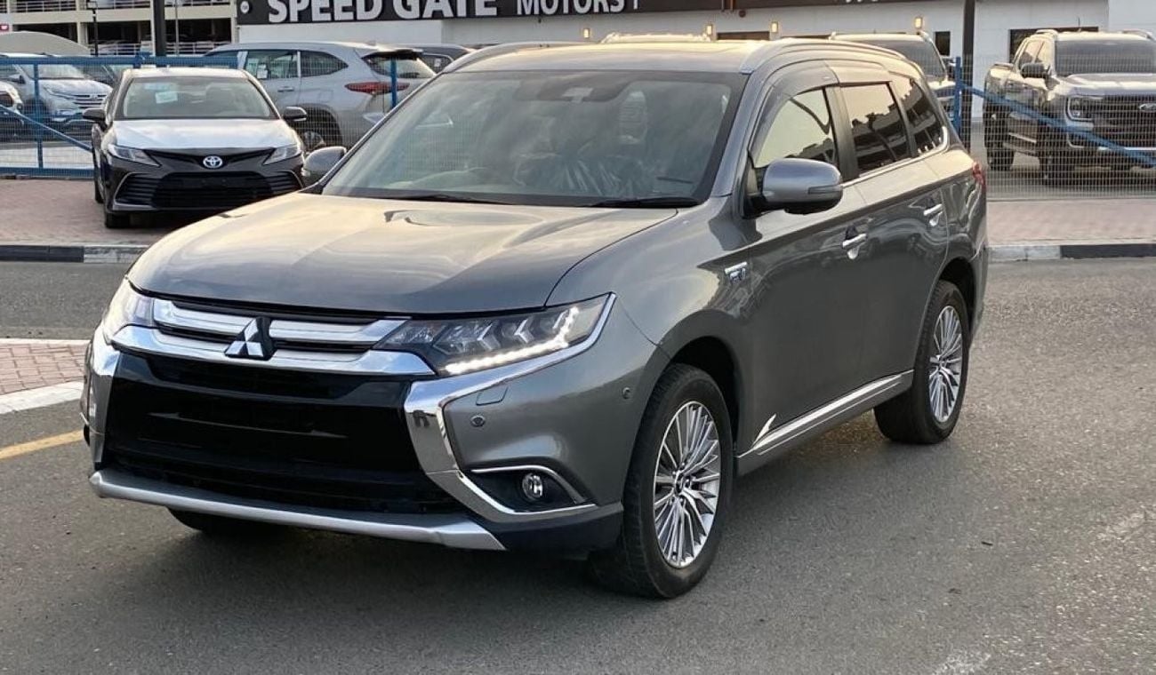ميتسوبيشي آوتلاندر PHEV 2.4 Liter Right Hand Drive Automatic Sunroof Leather seats