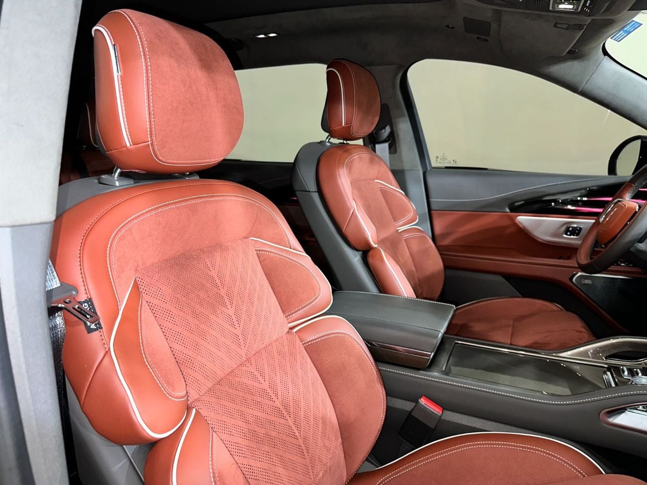 لينكولن ناوتيلوس NAU925H NAUTILUS PRESIDENTIAL 800A AWD 2.0L FHEV AT / FREE Insurance + Registration / AL TAYER MOTOR